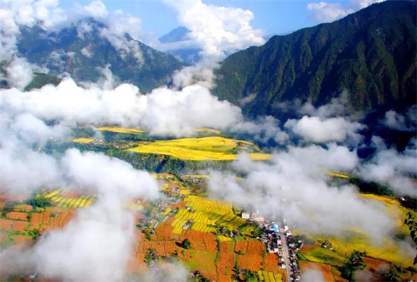 奮力建設世界級高山峽谷旅游勝地